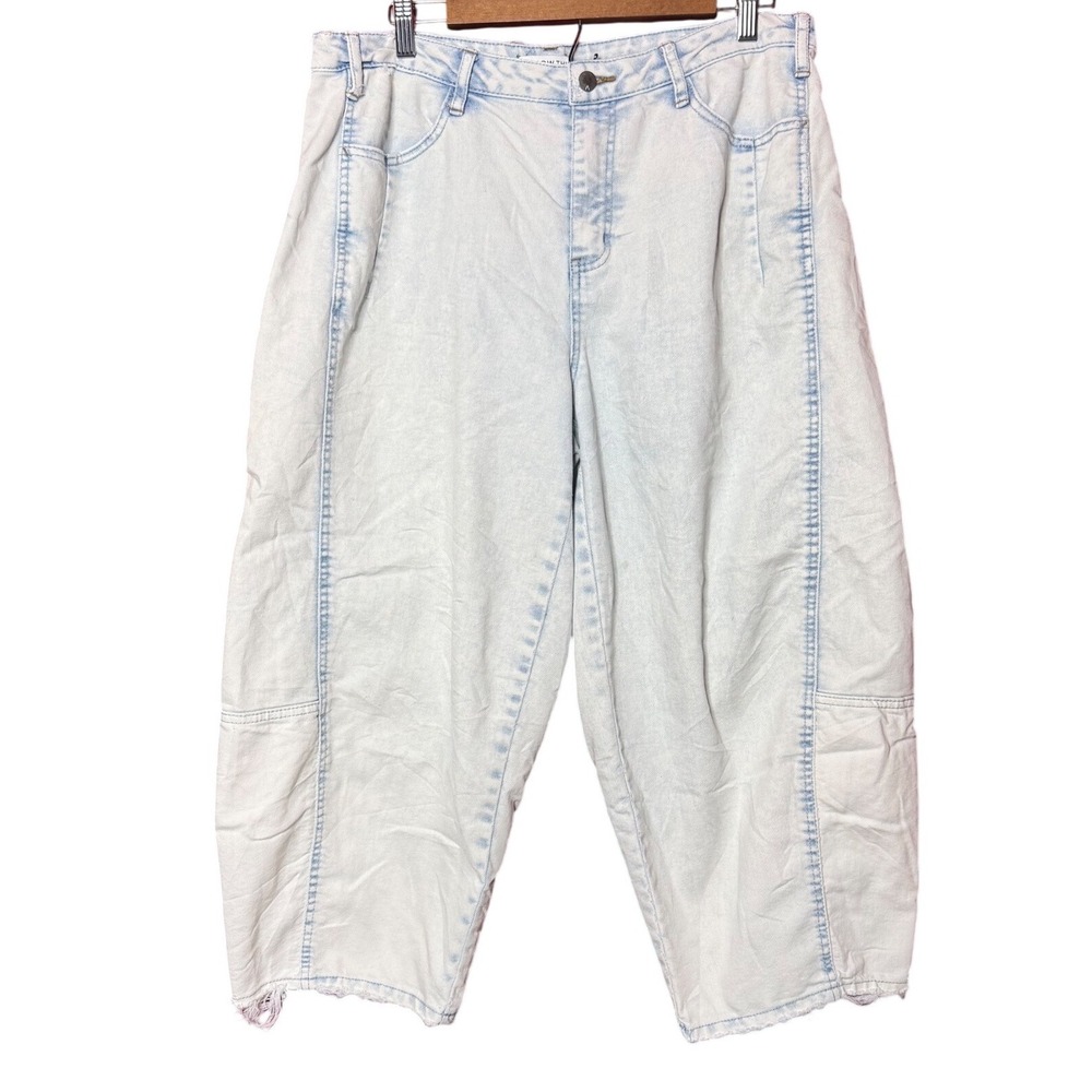 AND NOW THIS Cropped Wide Leg Jeans Women 31P Light Wash Good Raw Hem Seam Front